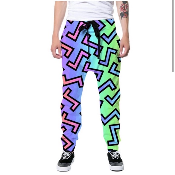 IEDM Men’s 80’s Rainbow Tshirt & Joggers Set XL
EUC - Picture 6 of 6